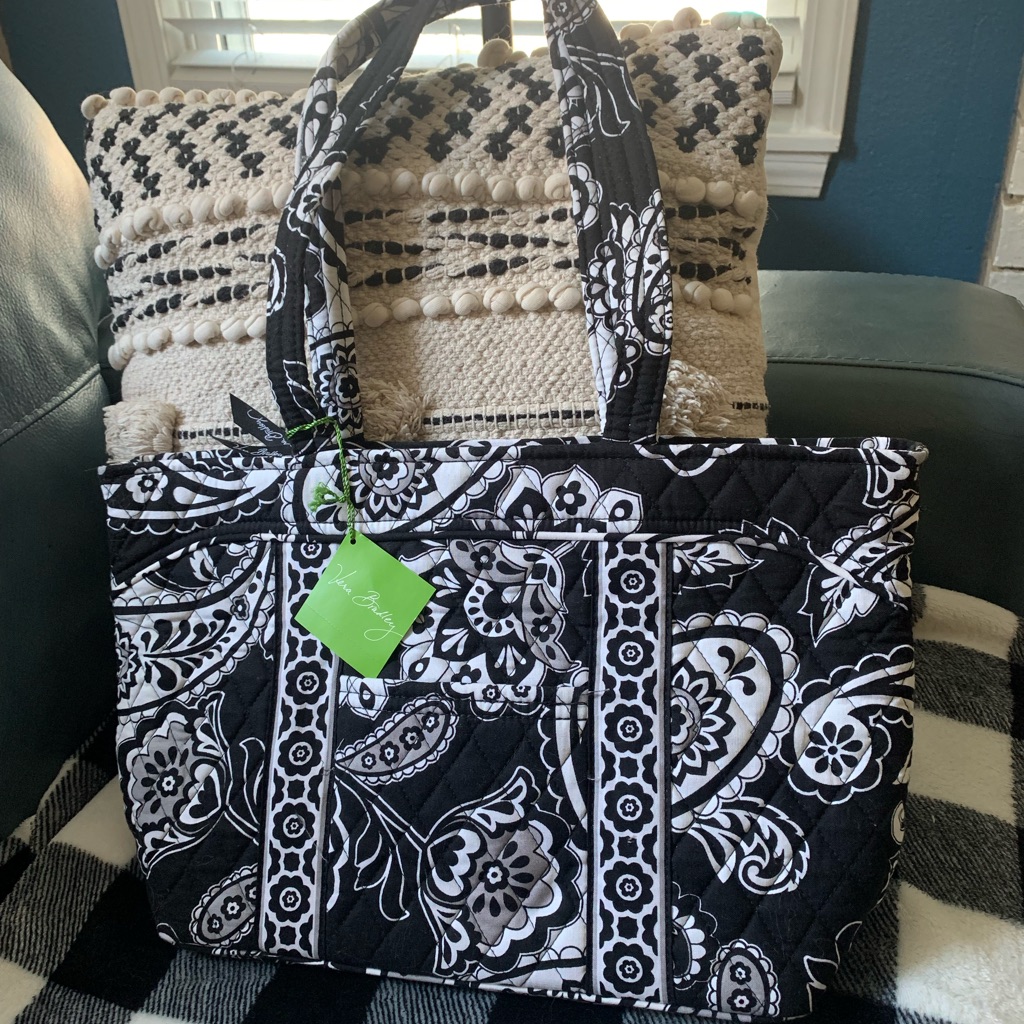 Vera Bradley&acirc;s Mandy Midnight Paisley 11450201 Tote  Brand New Beautiful